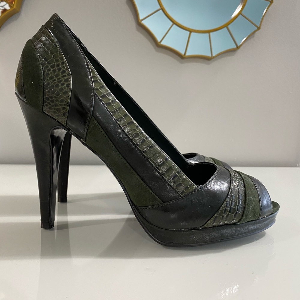 Nine West peep toe pumps